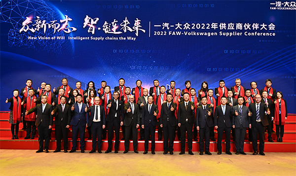 大合影 官网使用.jpg 大合影 官网使用.jpg